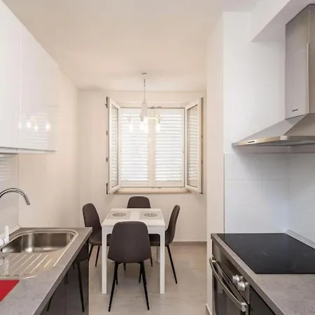 Petra & Iva - One Bedroom With Balcony Διαμέρισμα