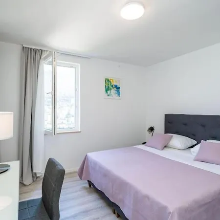Petra & Iva - One Bedroom With Balcony *