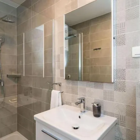 Petra & Iva - One Bedroom With Balcony *